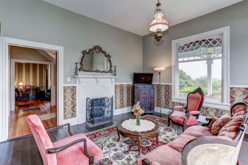 Guest parlor at Mayneview